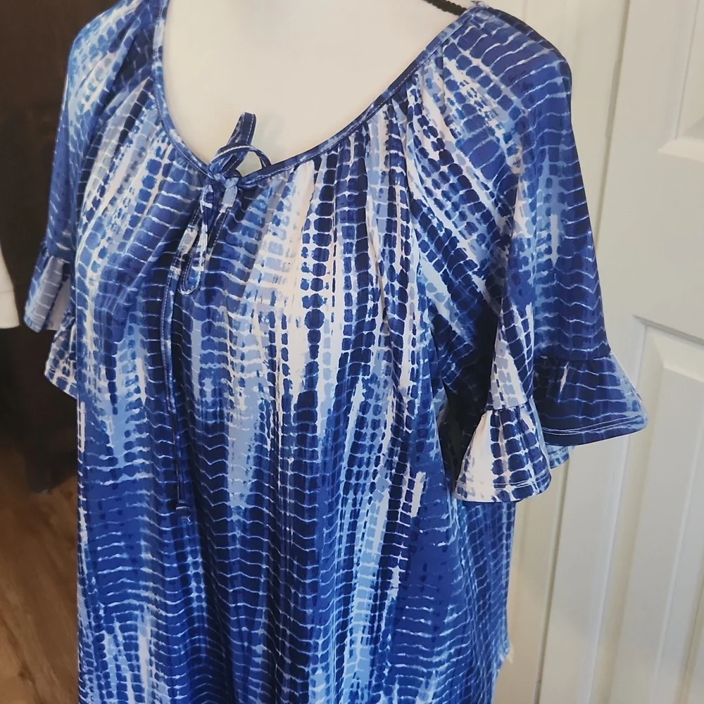 Tamera, Women's Top,  Excellent condition,  Size Large,  Blue, white - Picture 3 of 9